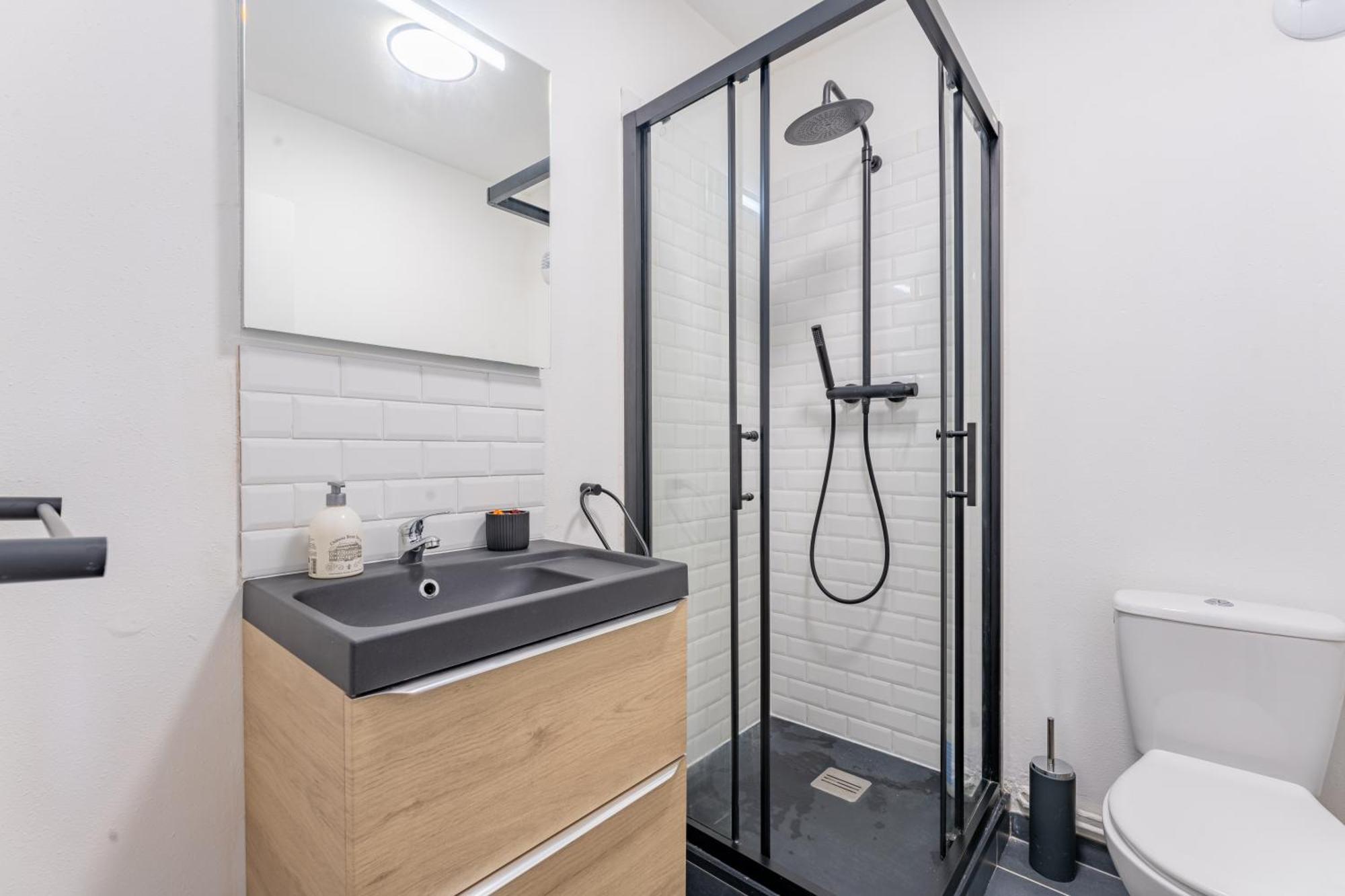 Appartamento Charlemagne - Studio Confortable Avec Parking Gratuit - Quelques Pas De La Gare, Cuisine, Wifi Arras Esterno foto